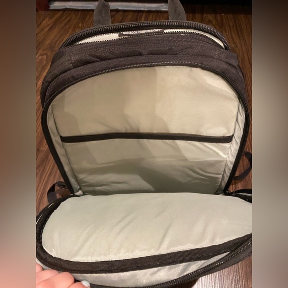 Brenthaven Backpack - Picture 4 of 8